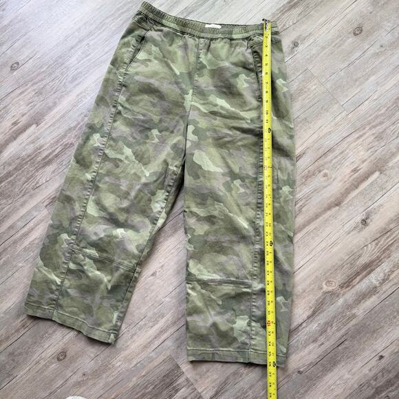 PILCRO  Anthropologie Izzie Relaxed Pull-On Barrel Pants Green Camo Size Medium - Picture 8 of 13